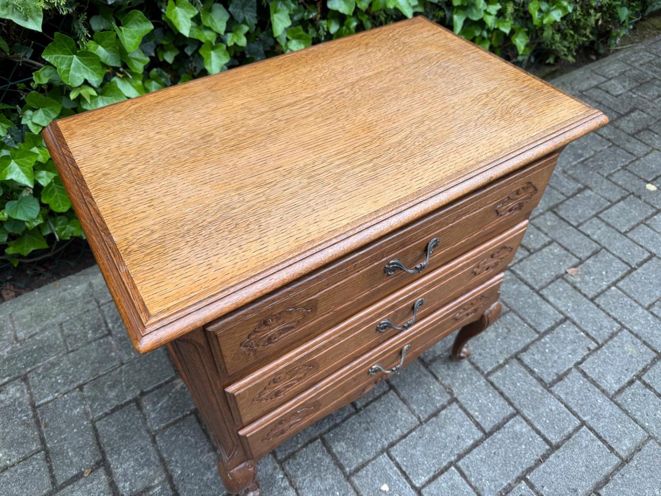 Louis XV style Chest of drawers
