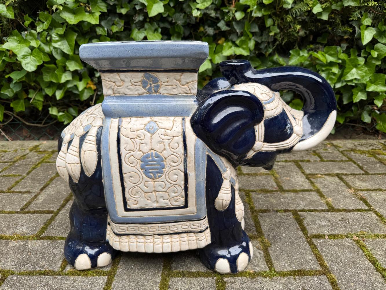 Oriental elephant Plantstand