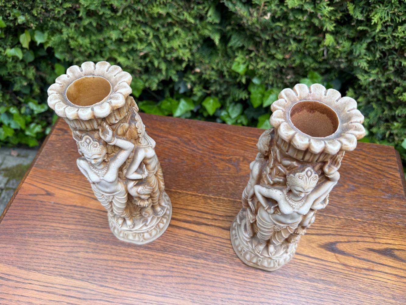 Pair of vases 