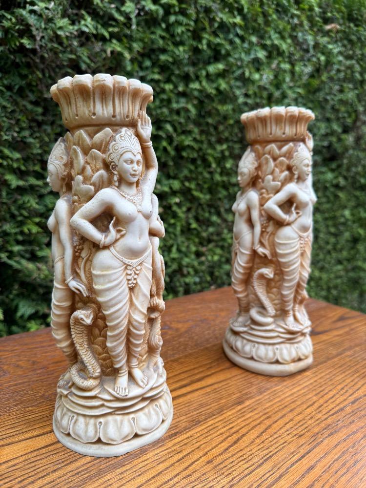 Pair of vases 