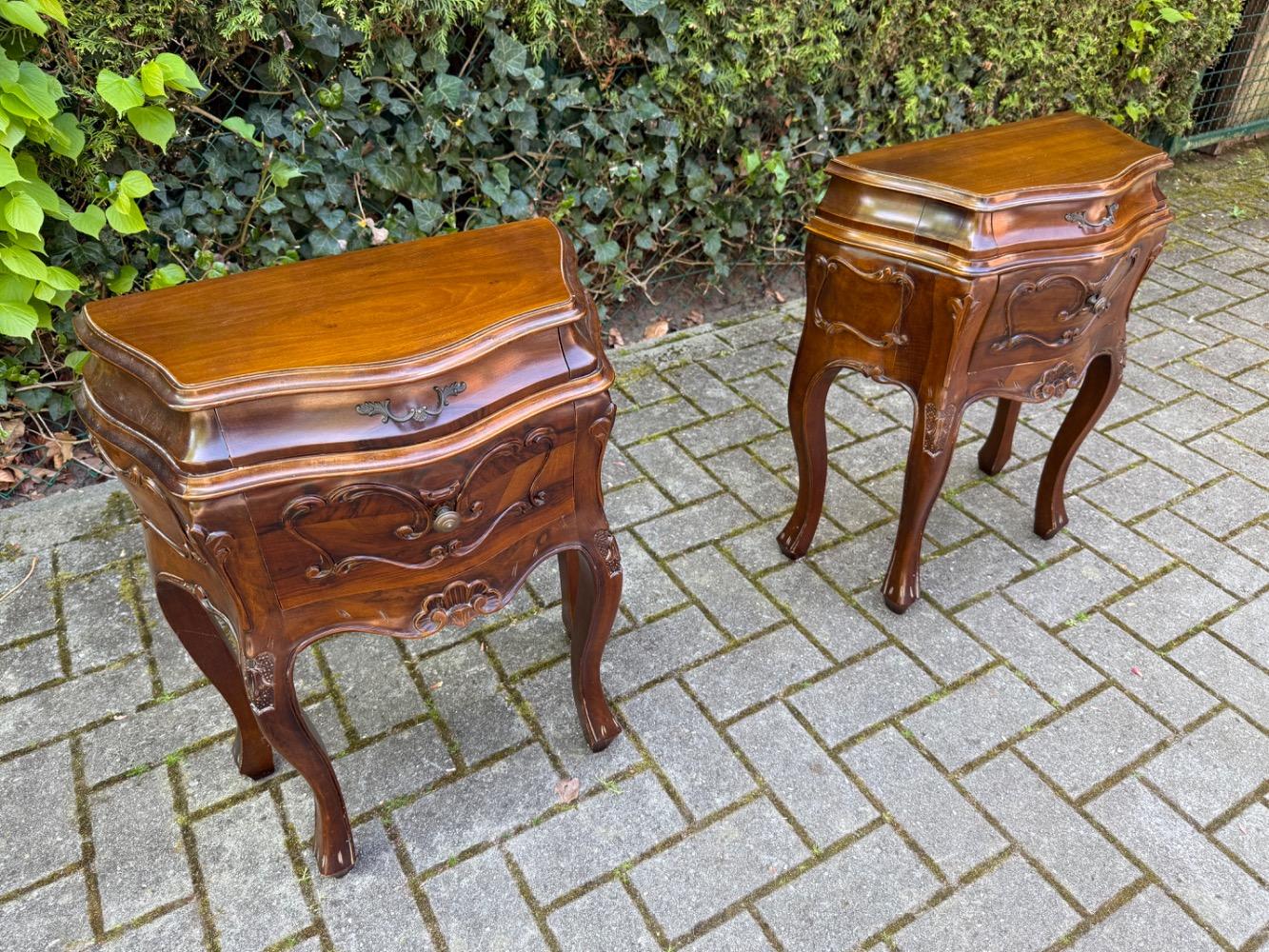 Carved rococo Pair of nightstands