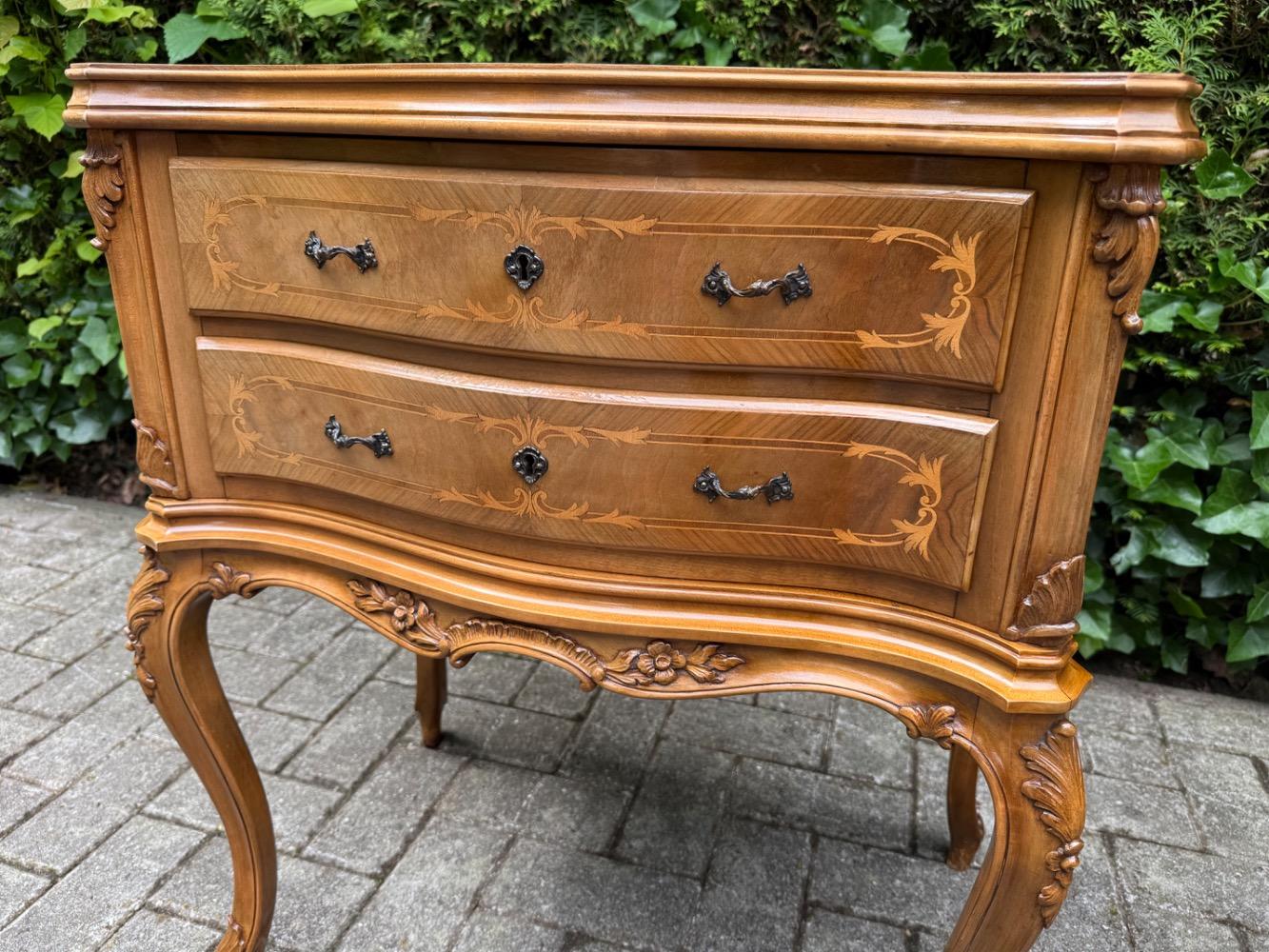 Chest of drawers
