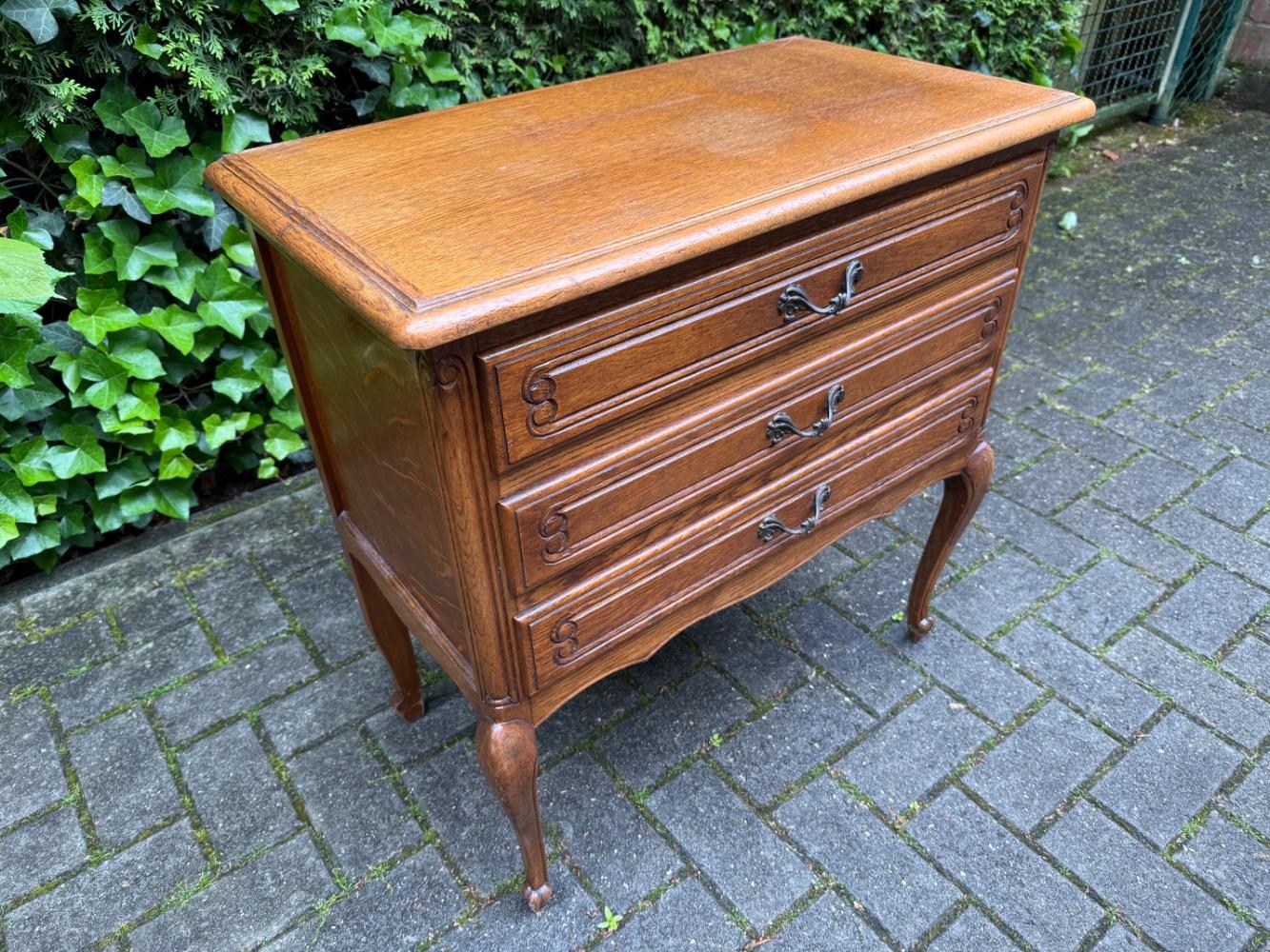 Chest of drawers