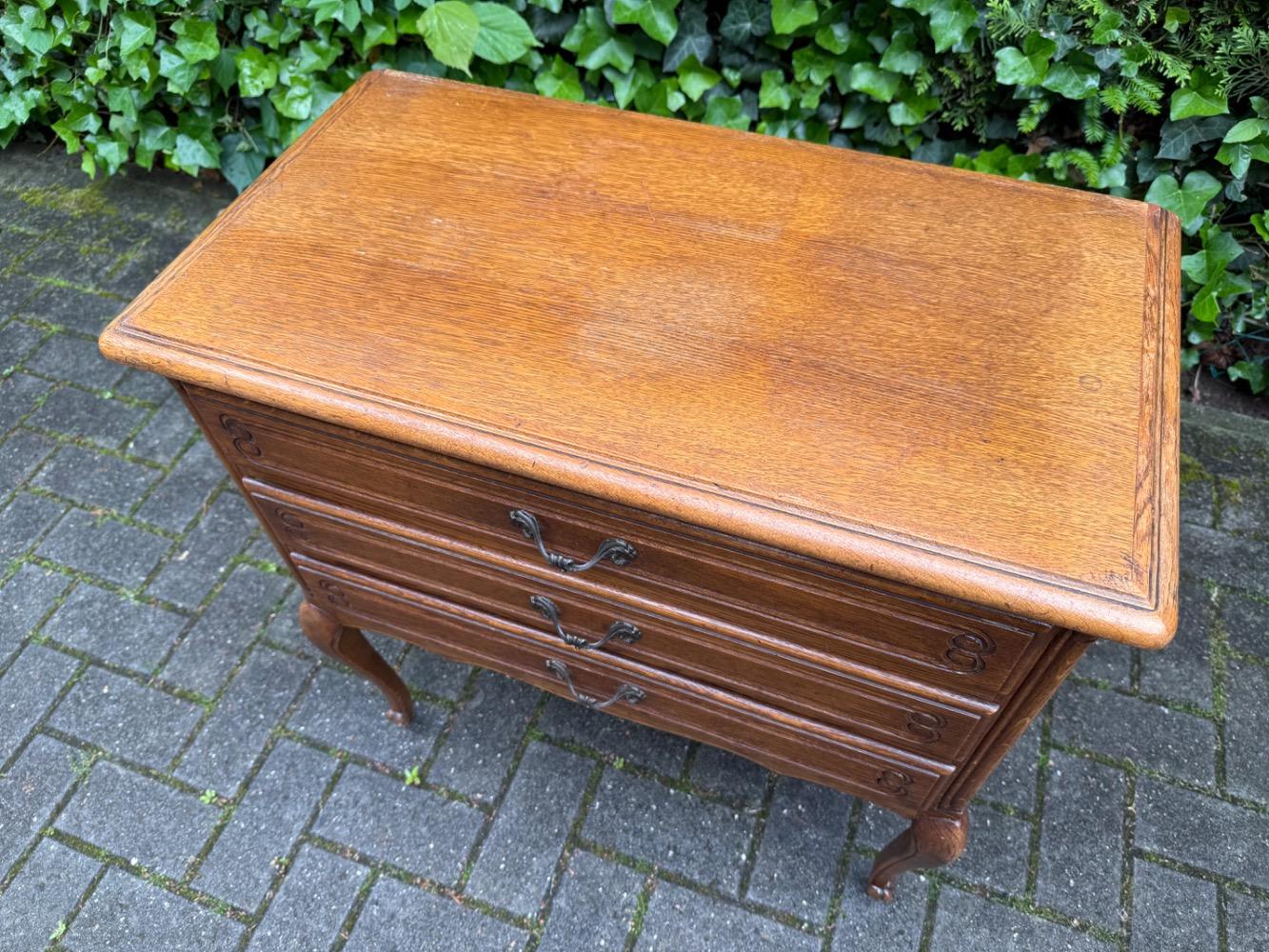 Chest of drawers