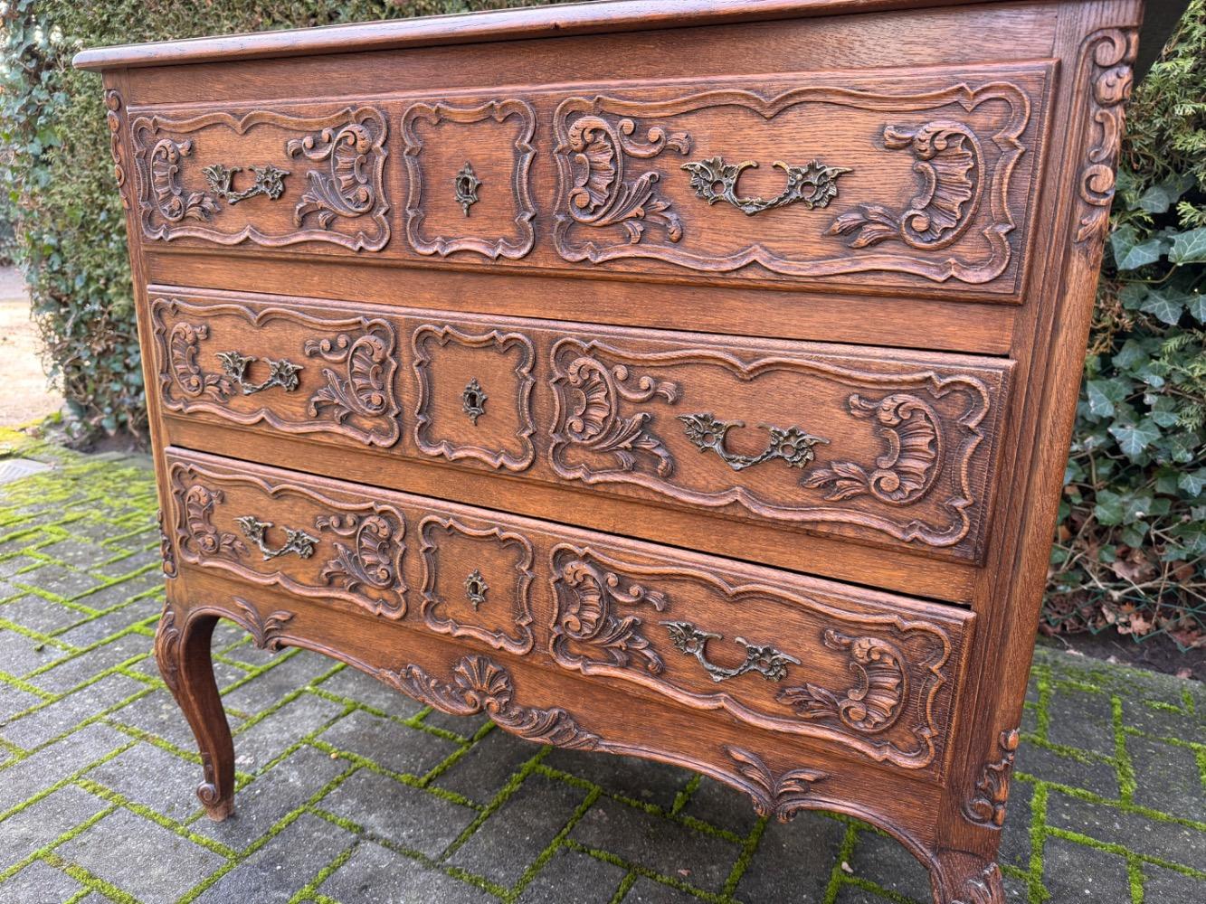Chest of drawers