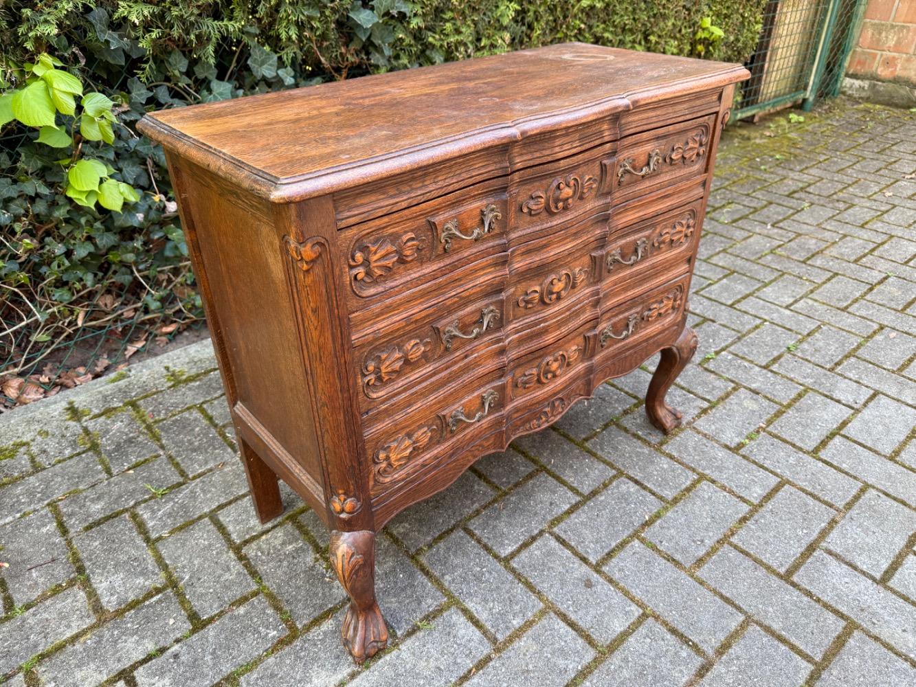 Chest of drawers