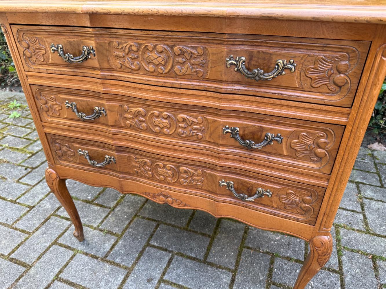 Chest of drawers