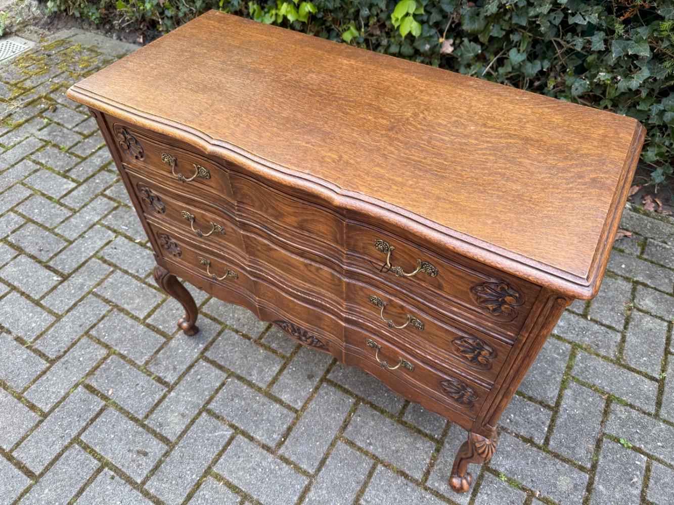 Chest of drawers 