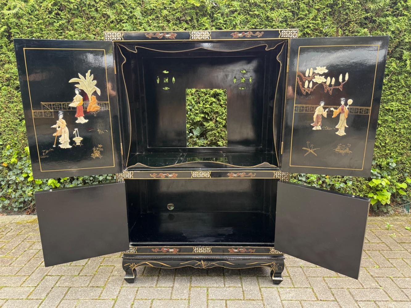 Chinese Cabinet
