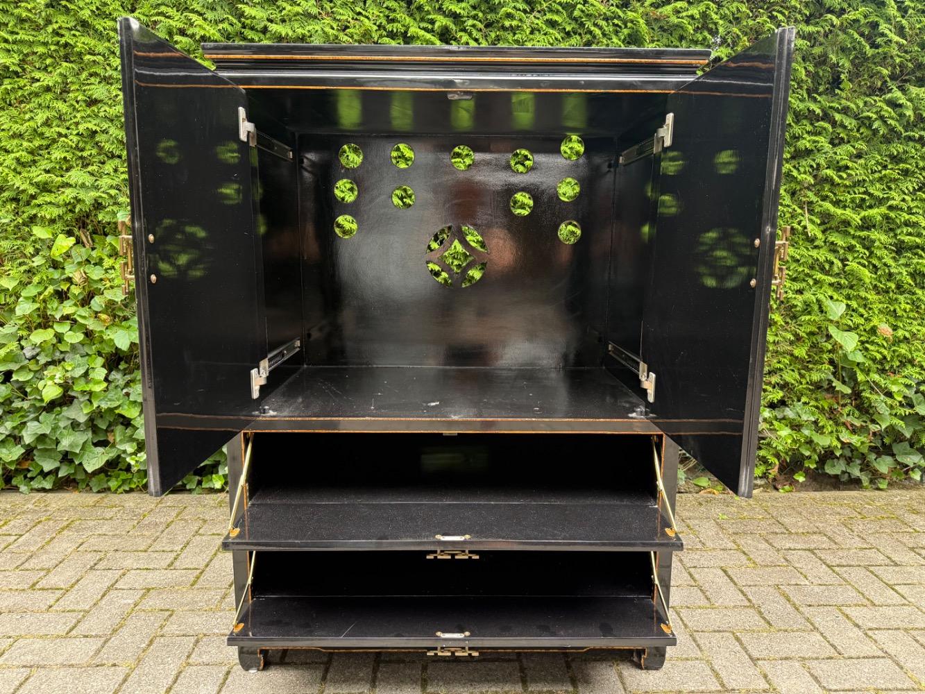 Chinese Cabinet