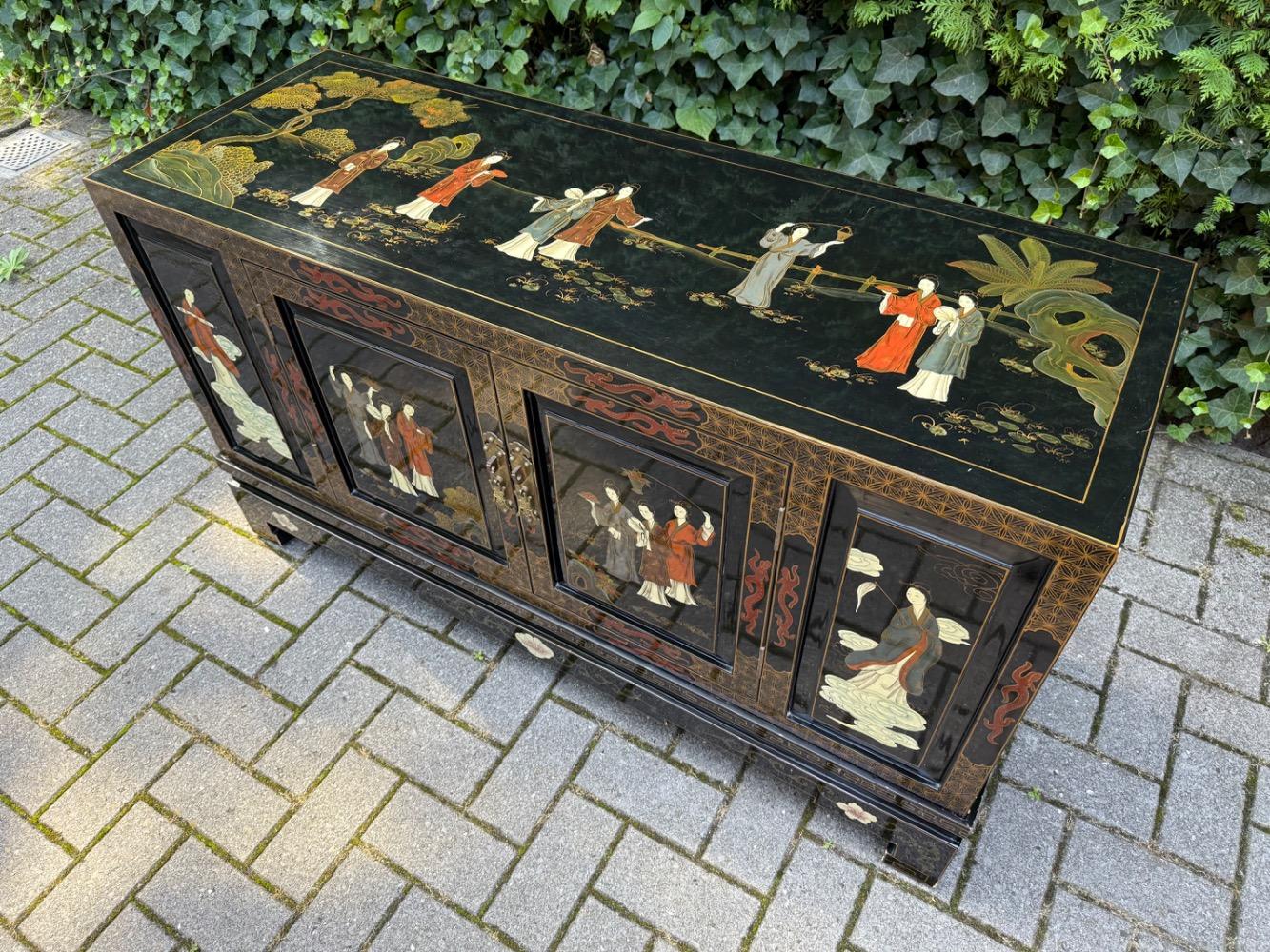 Chinese Cabinet