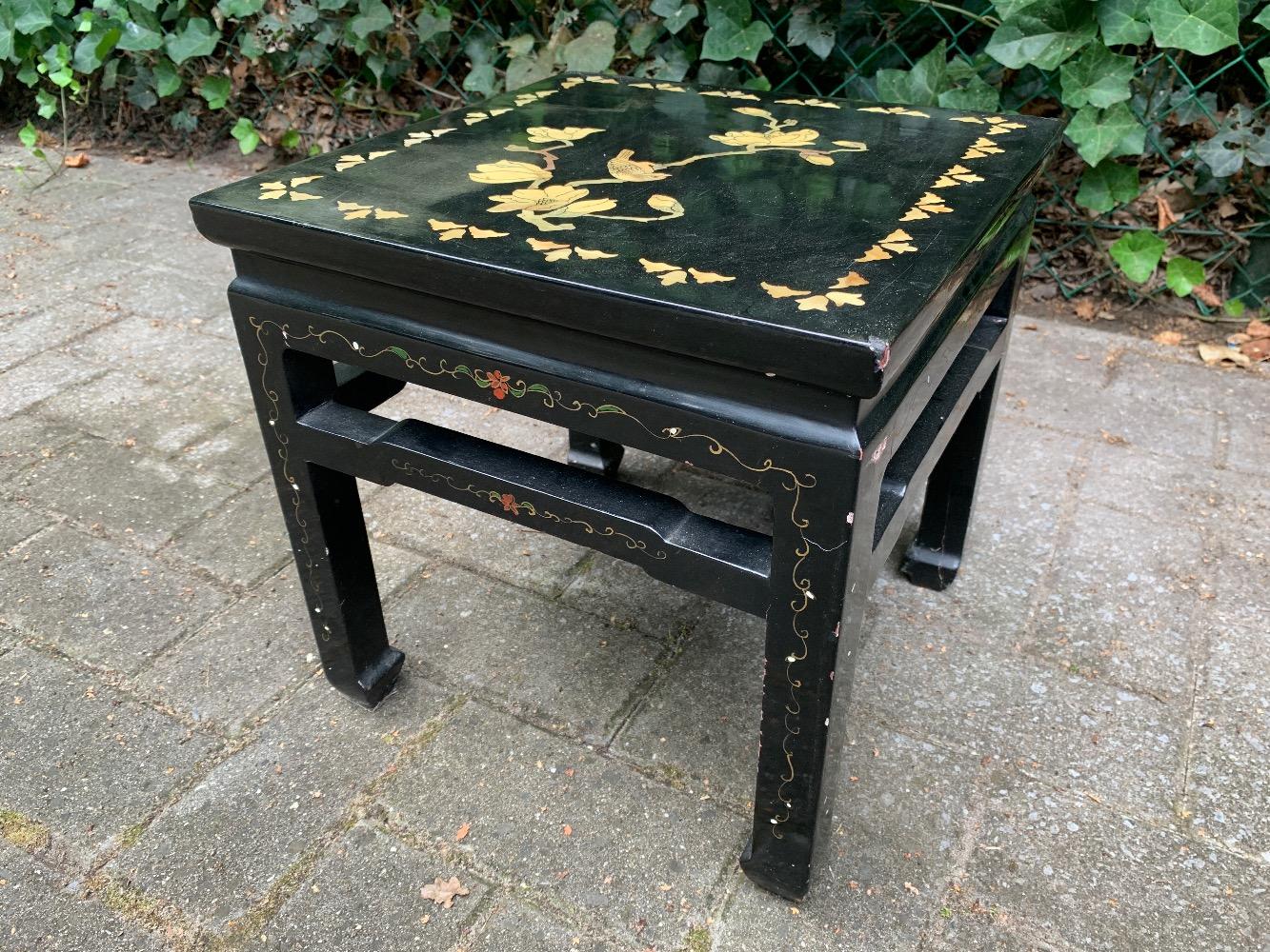 Chinese Side table - - Glantiques