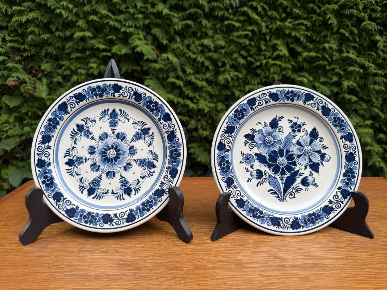 Delft style Pair of plates