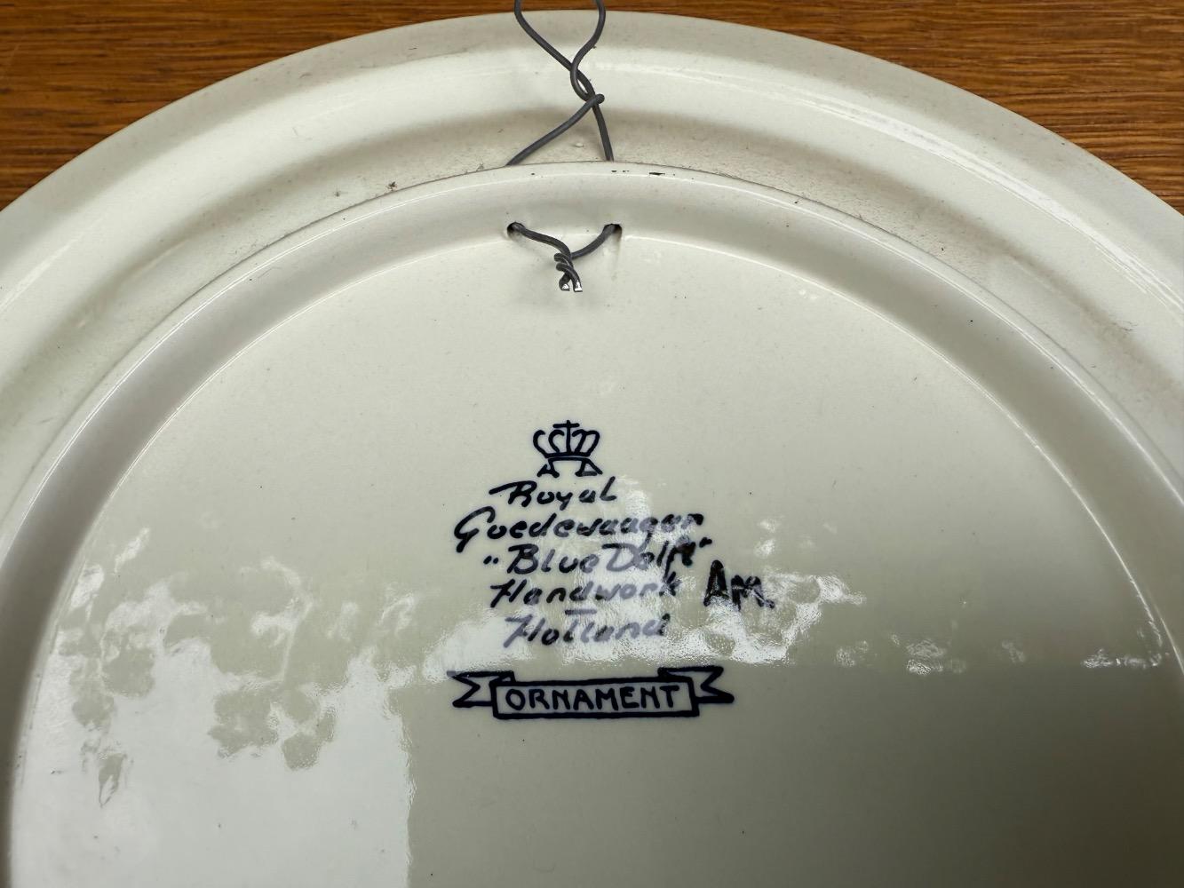 Delft style Pair of plates