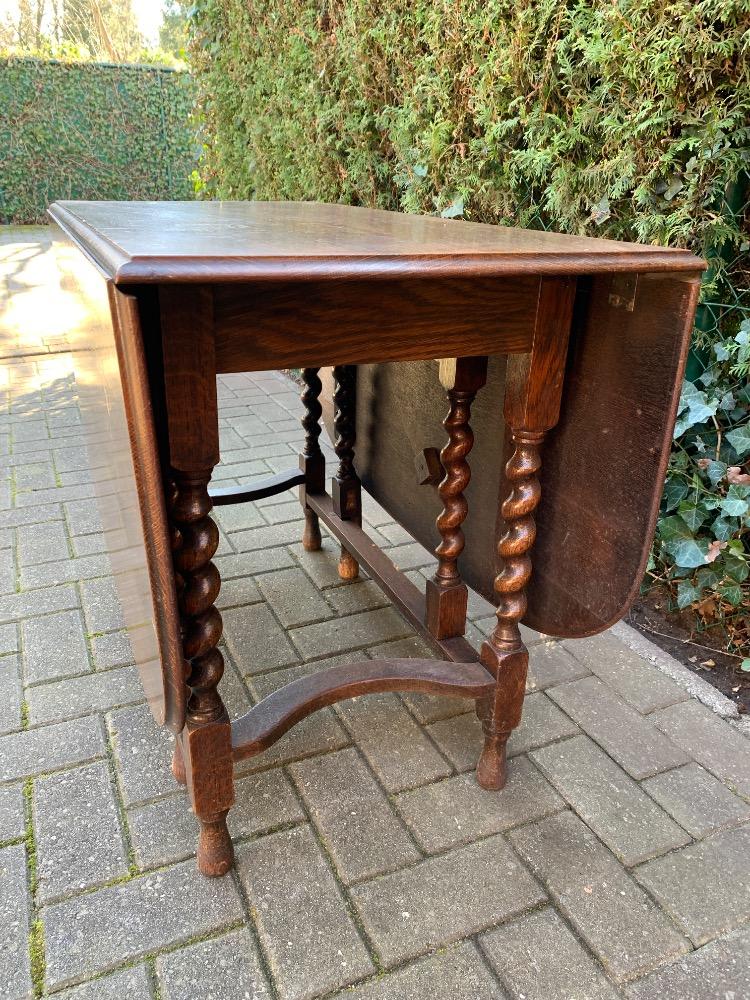 Drop leaf Table