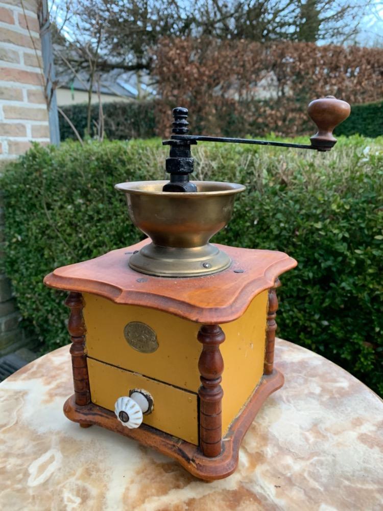 Flemish style Coffee grinder