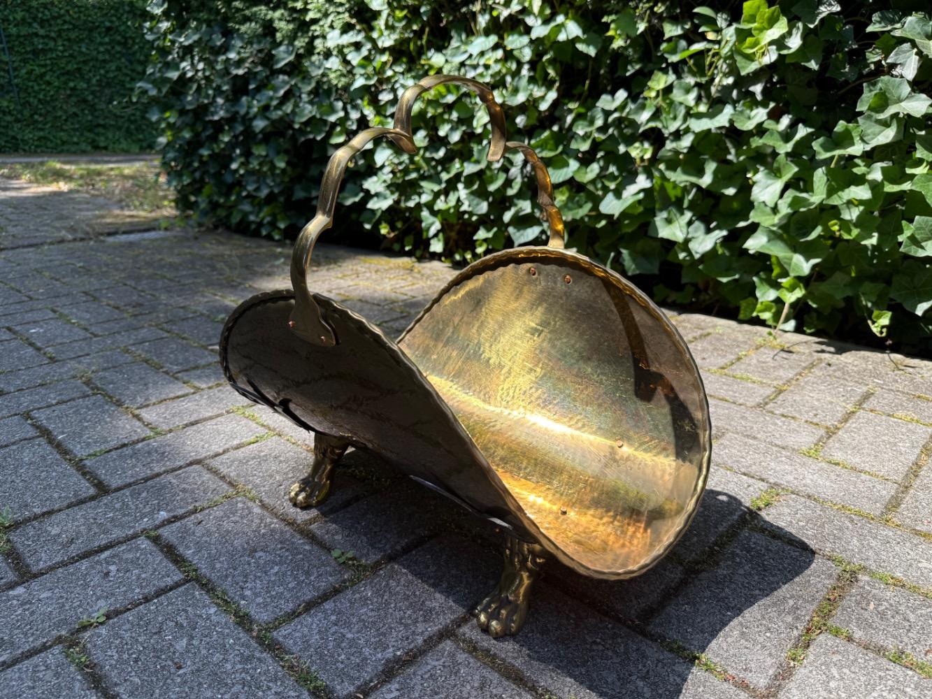 Flemish style Wood basket