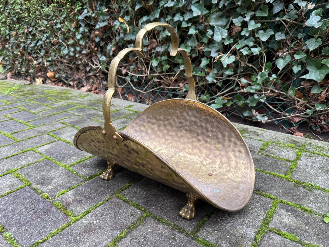 Flemish style Wood basket