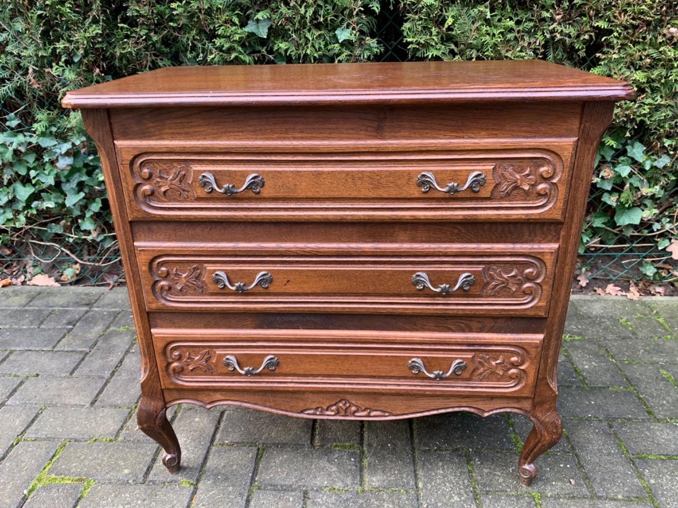 French Provincial Chest of drawers