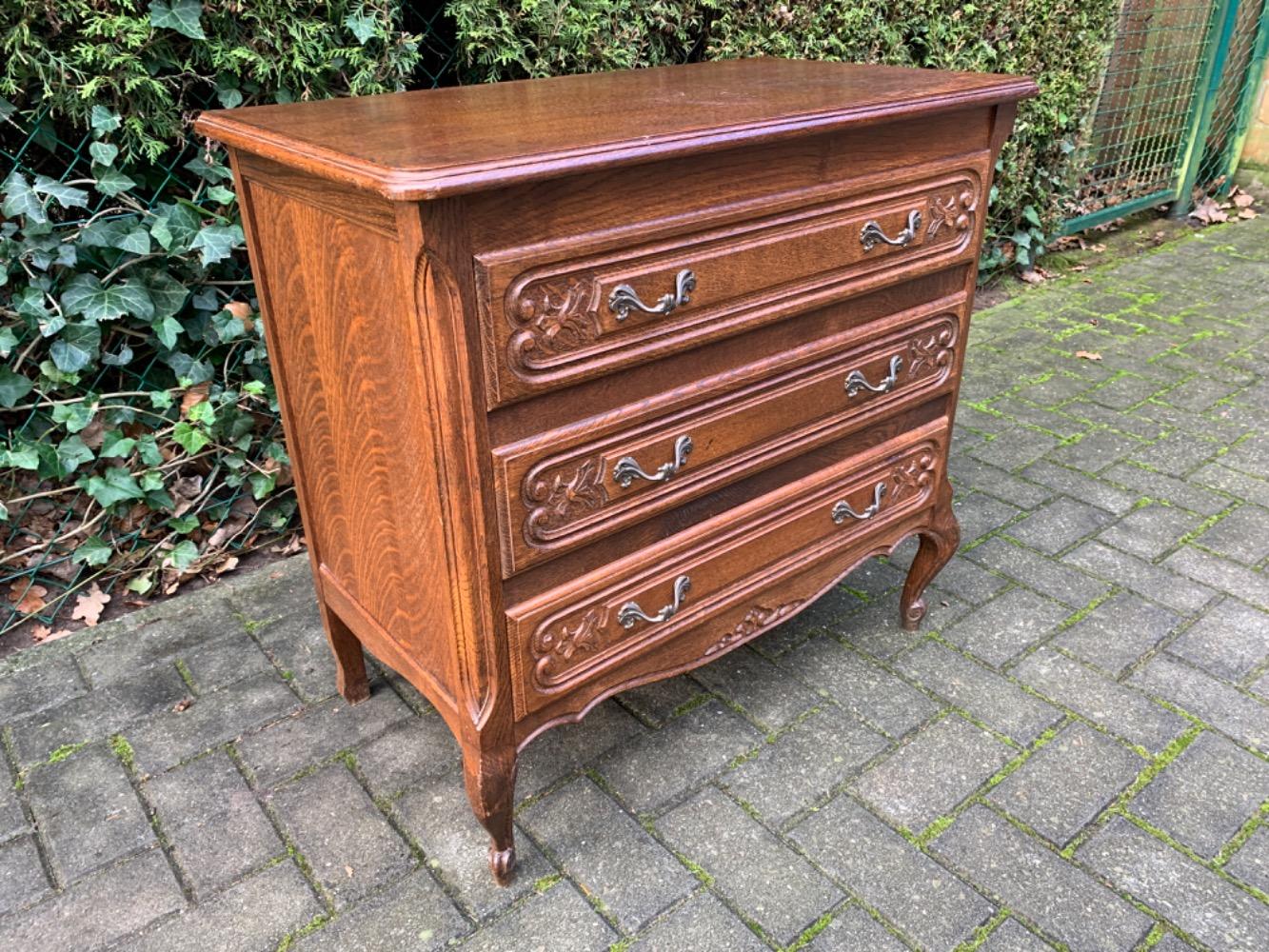 French Provincial Chest of drawers