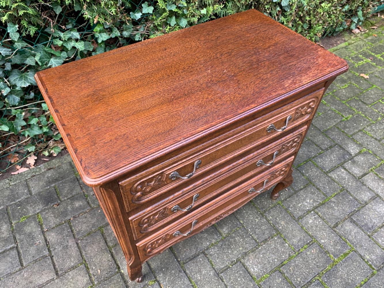 French Provincial Chest of drawers