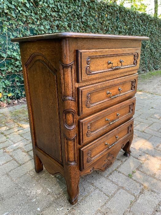 Small french chest of drawers discount