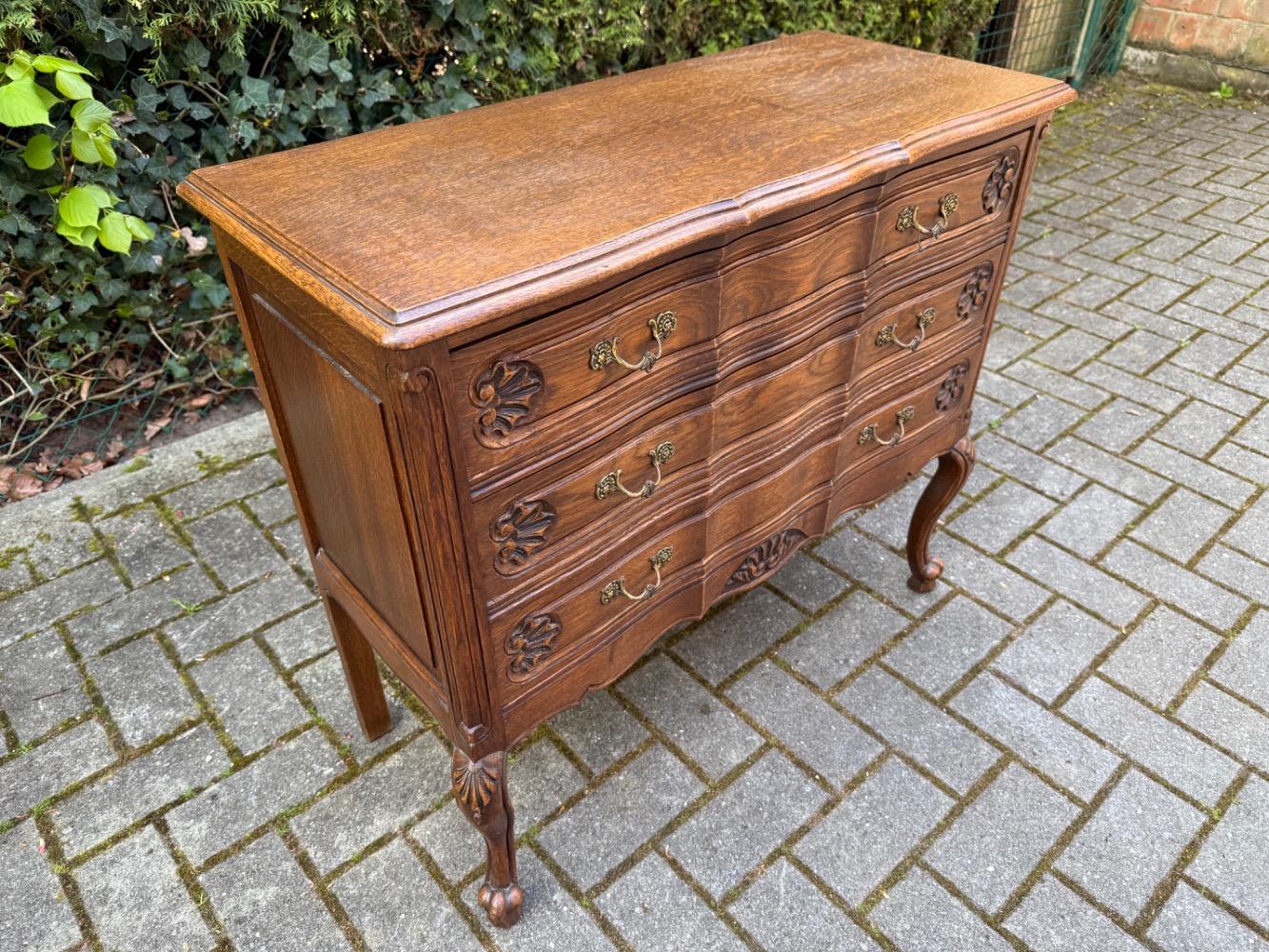 French Provincial Chest of drawers