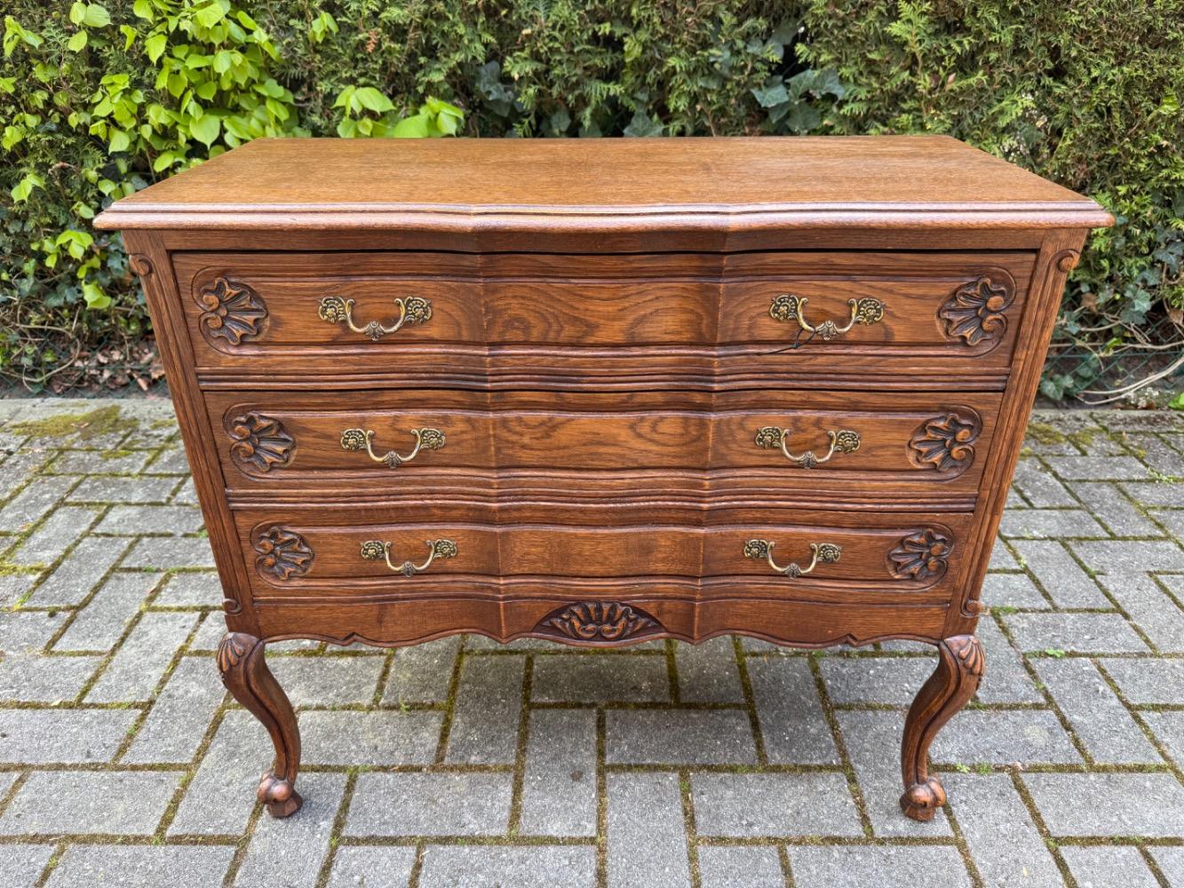 French Provincial Chest of drawers