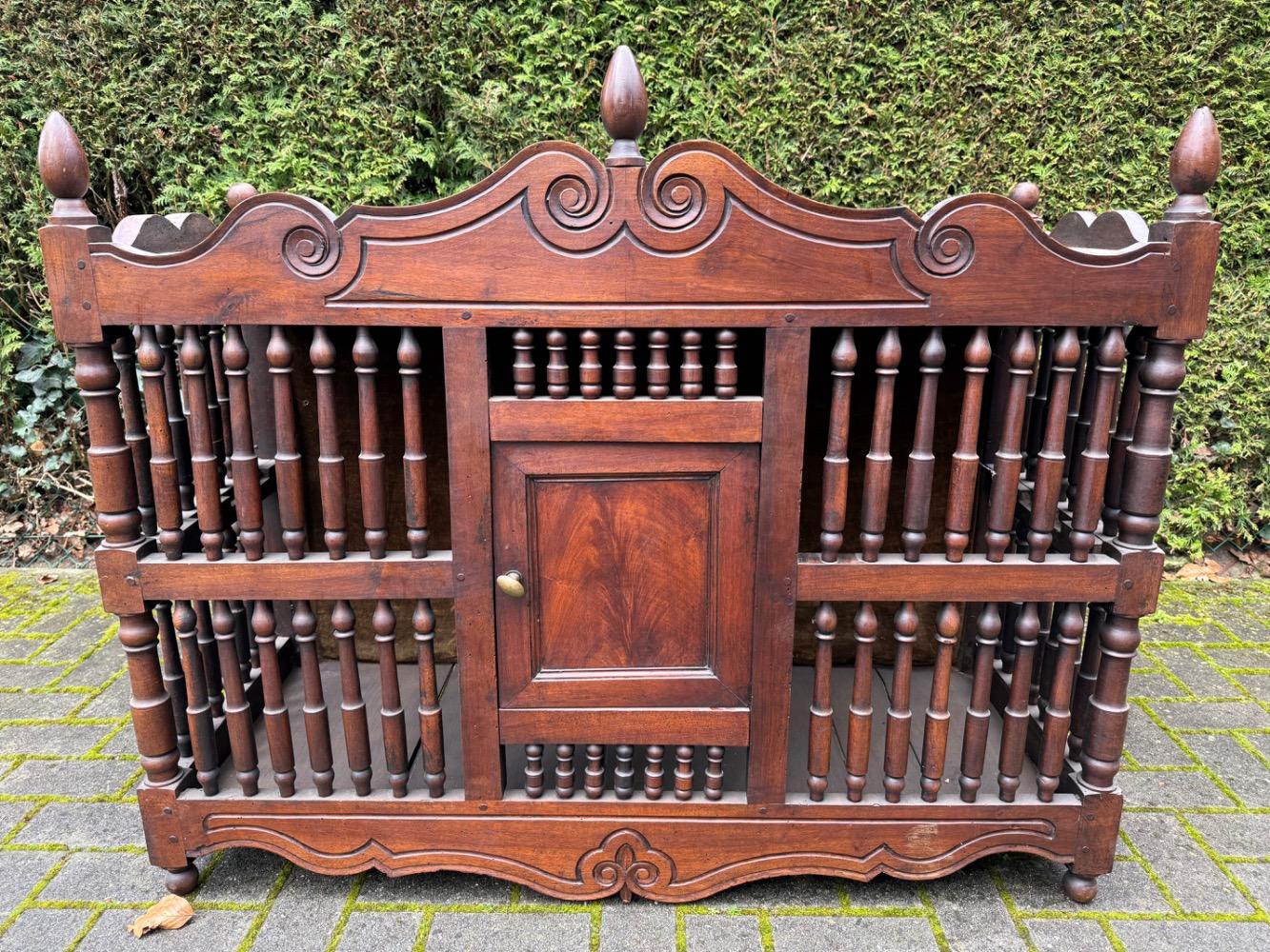 French Provincial Pannetière