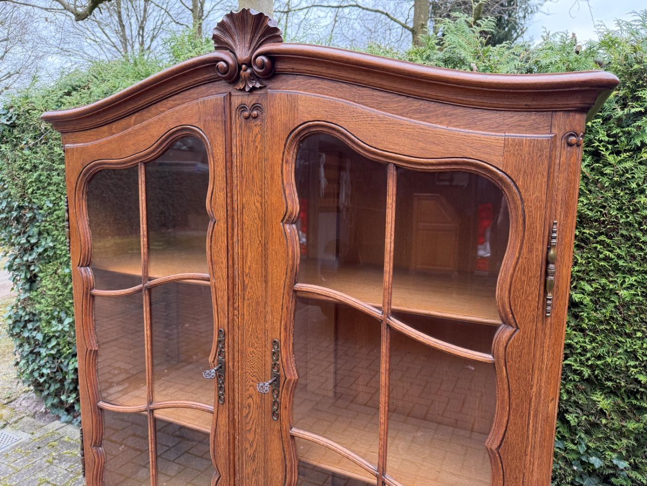 French Provincial Vitrine