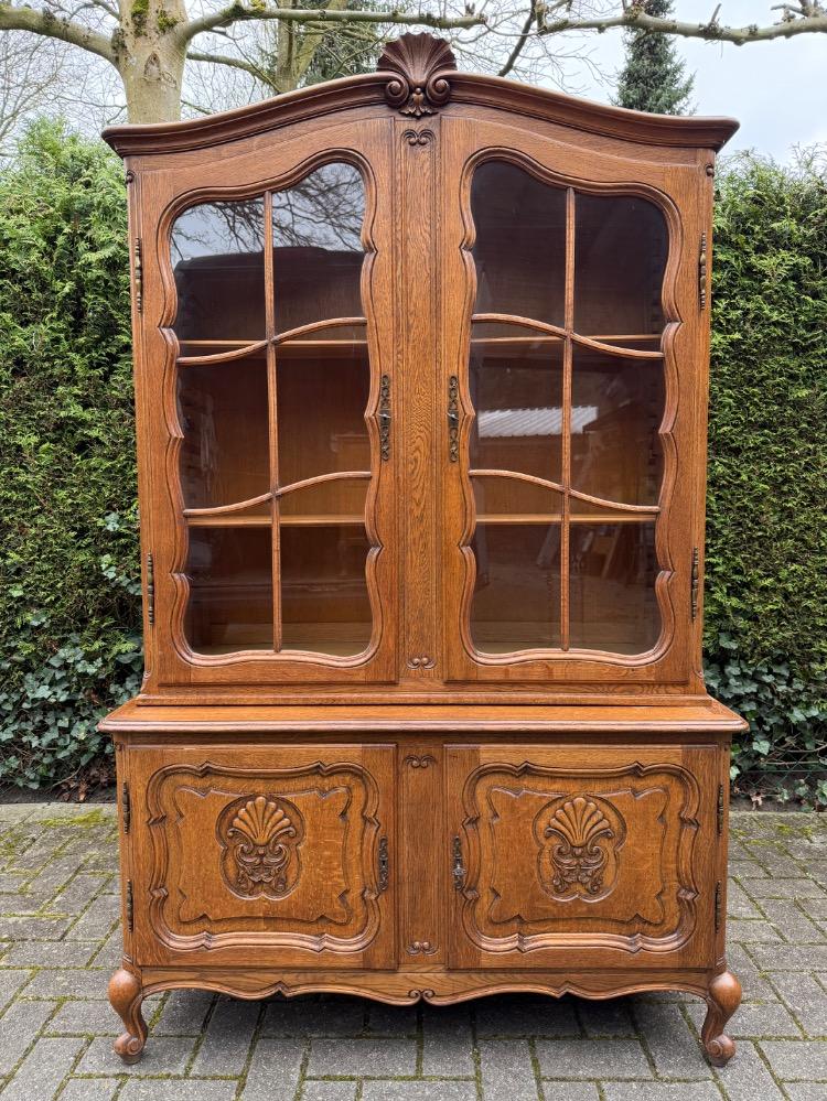 French Provincial Vitrine