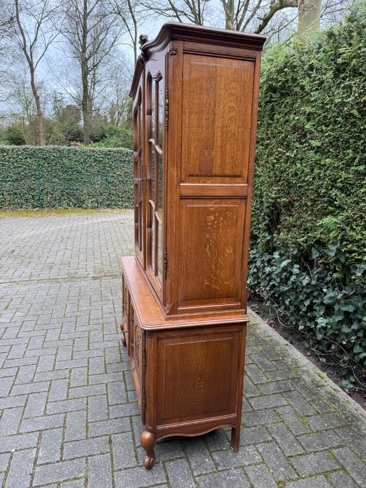 French Provincial Vitrine