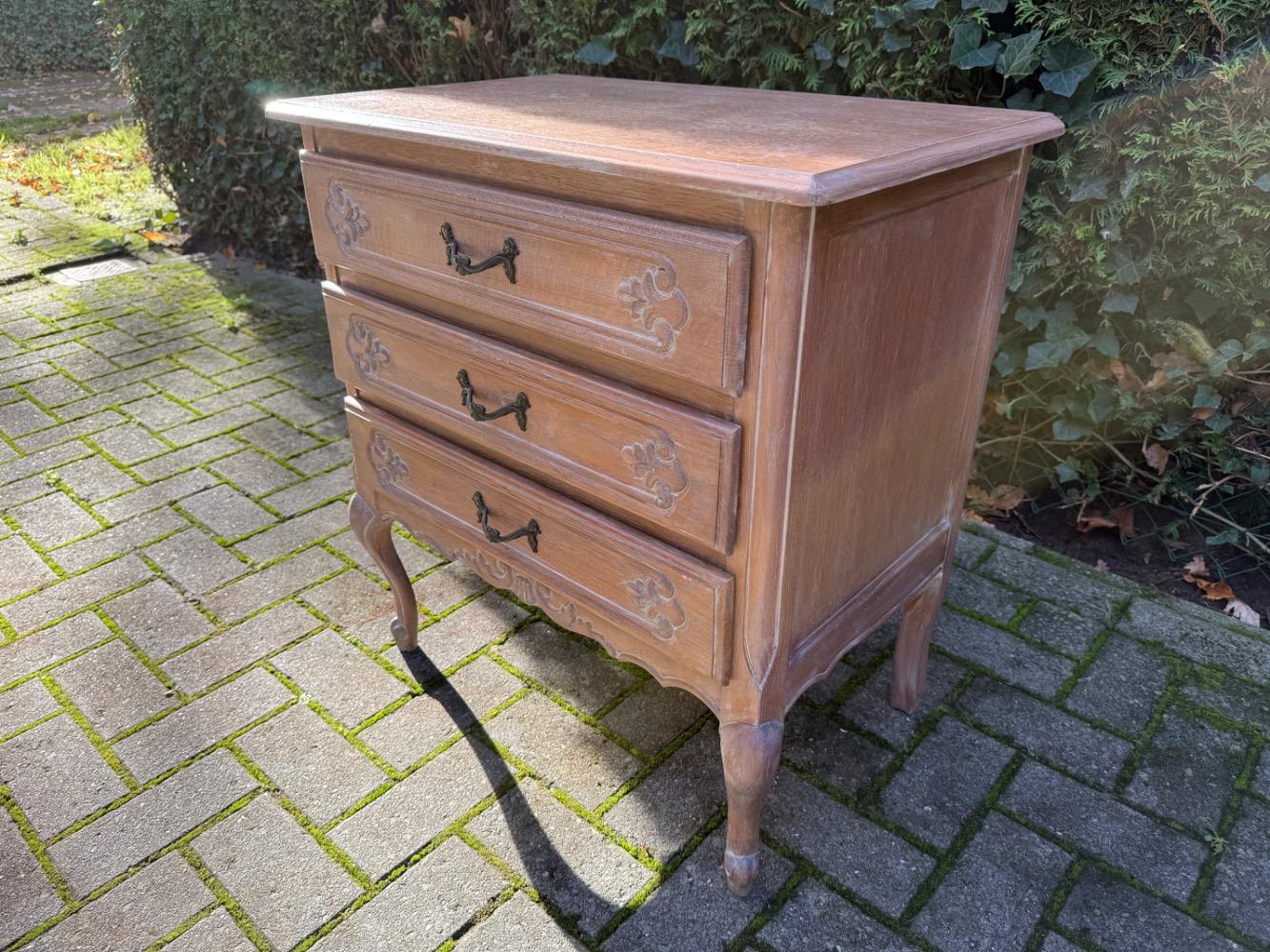 Louis XV style Chest of drawers