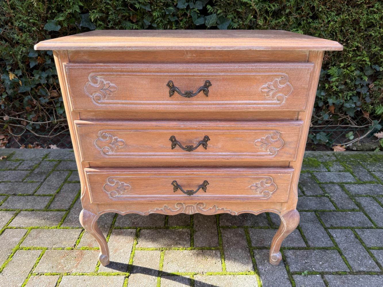 Louis XV style Chest of drawers