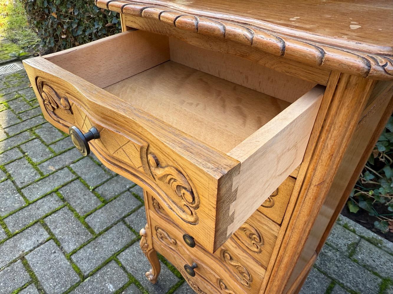 Louis XV style Chest of drawers