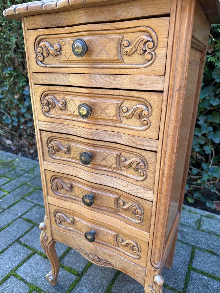 Louis XV style Chest of drawers