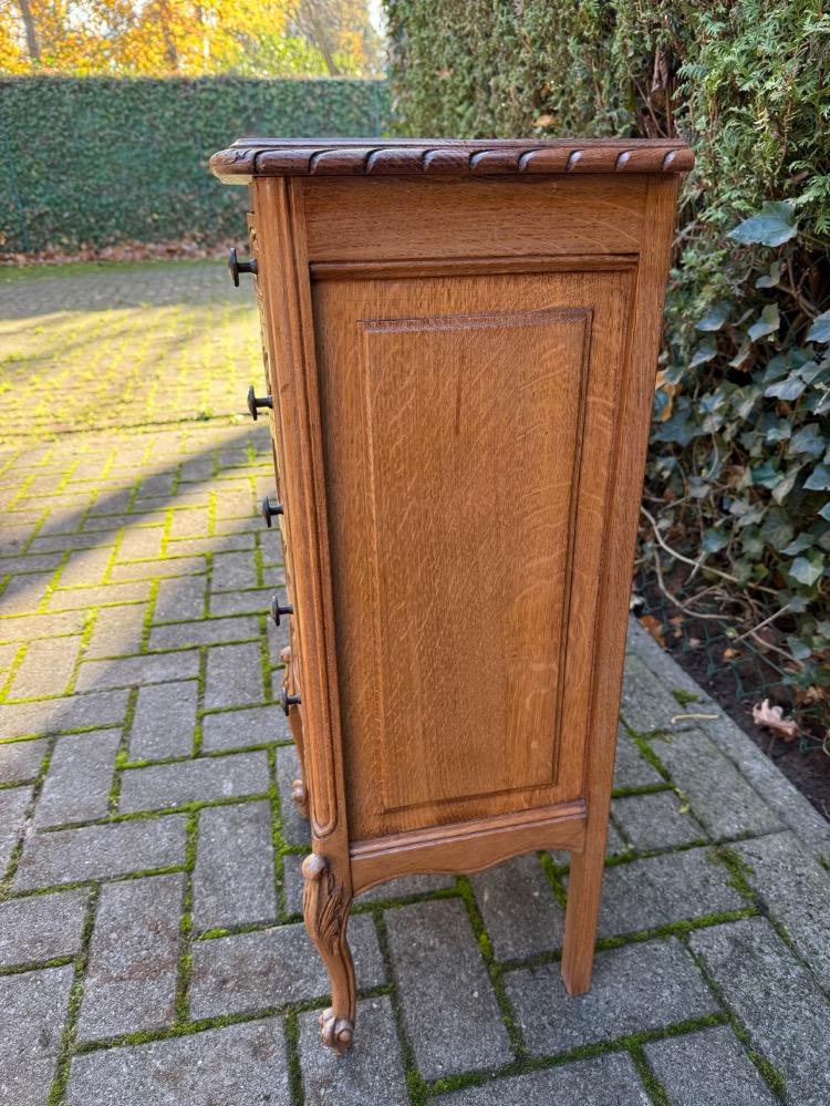 Louis XV style Chest of drawers