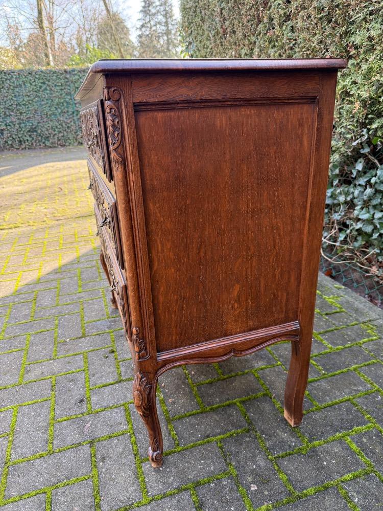 Louis XV style Chest of drawers