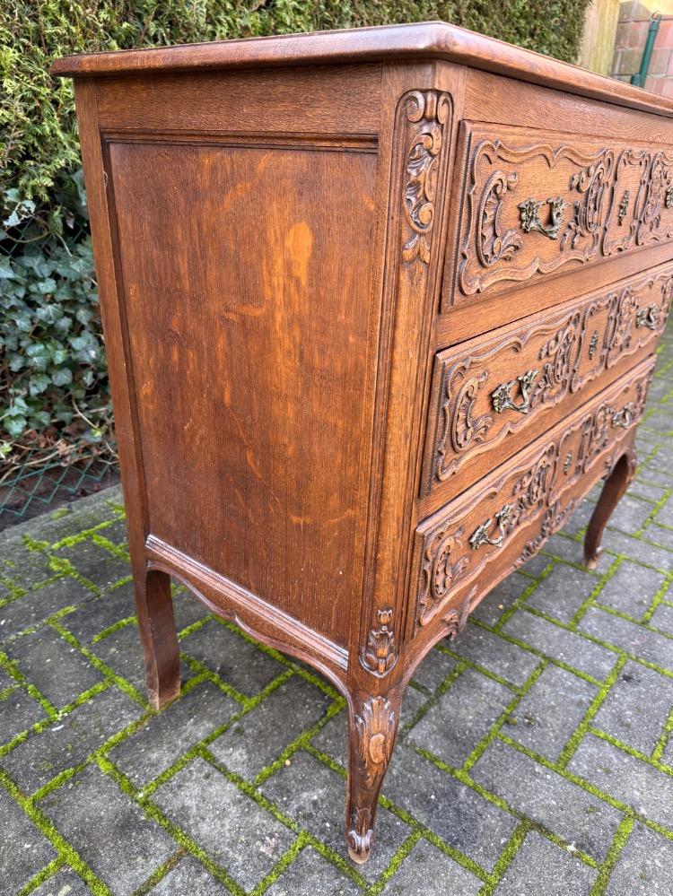 Louis XV style Chest of drawers