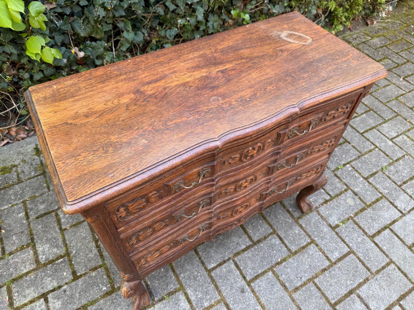 Louis XV style Chest of drawers