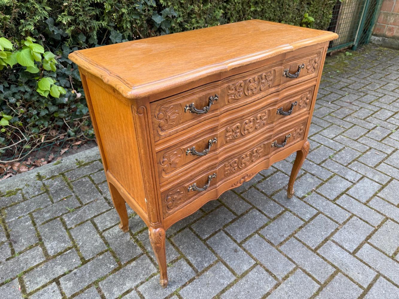Louis XV style Chest of drawers