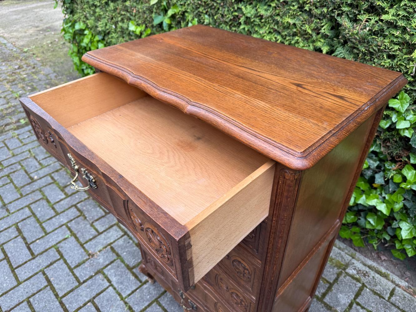 Louis XV style Chest of drawers