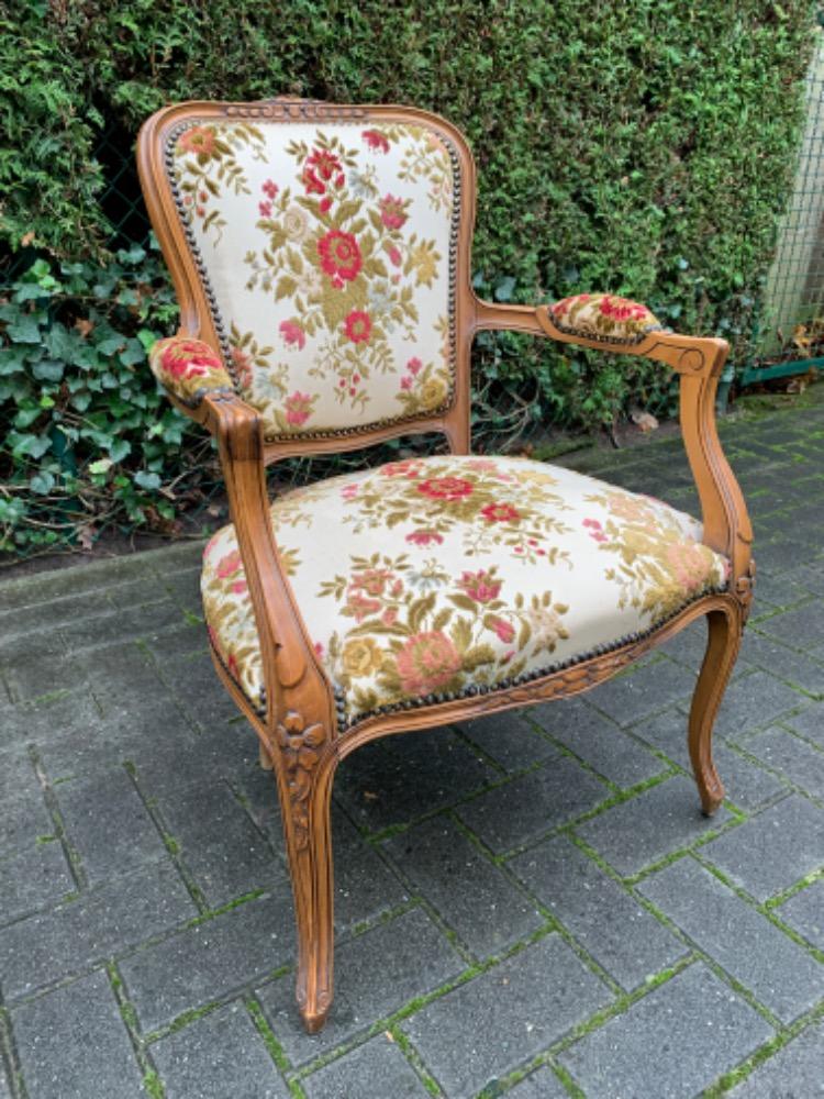 Louis XV style Pair of armchairs with side table