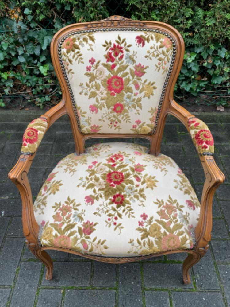 Louis XV style Pair of armchairs with side table