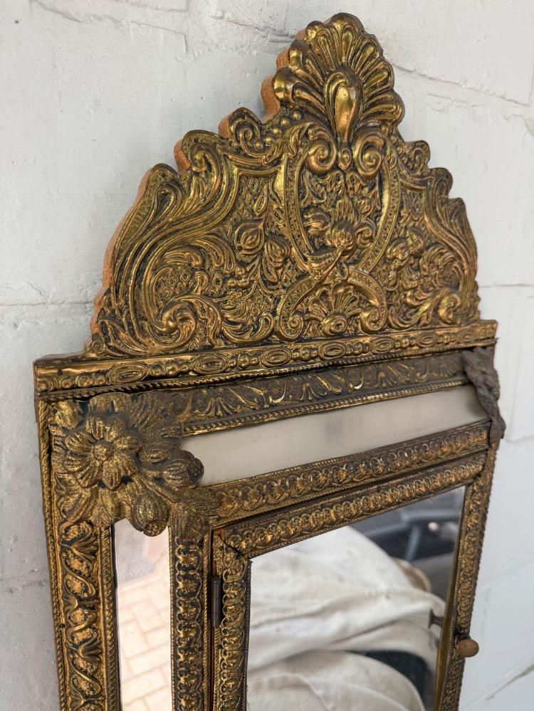 Mirror cabinet