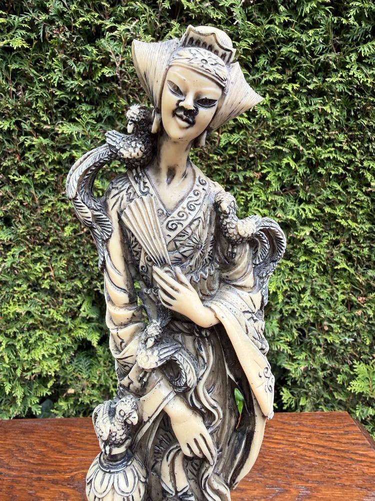Pair of statues