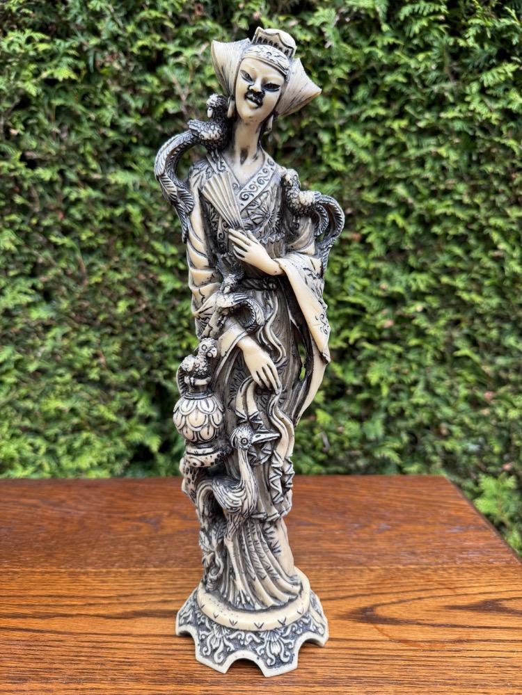 Pair of statues