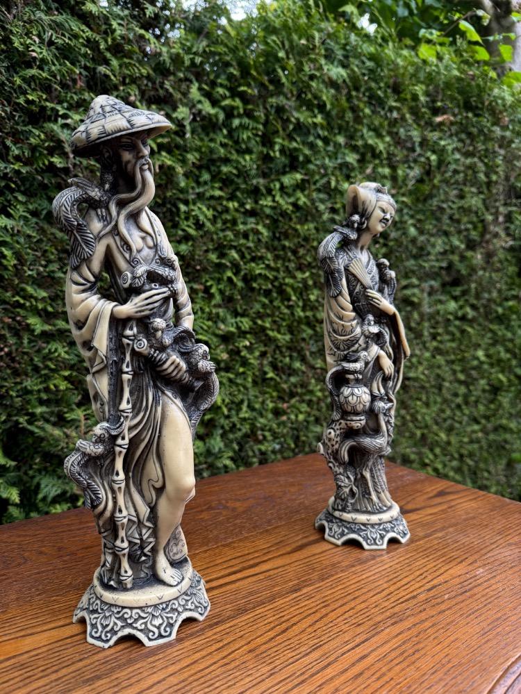 Pair of statues
