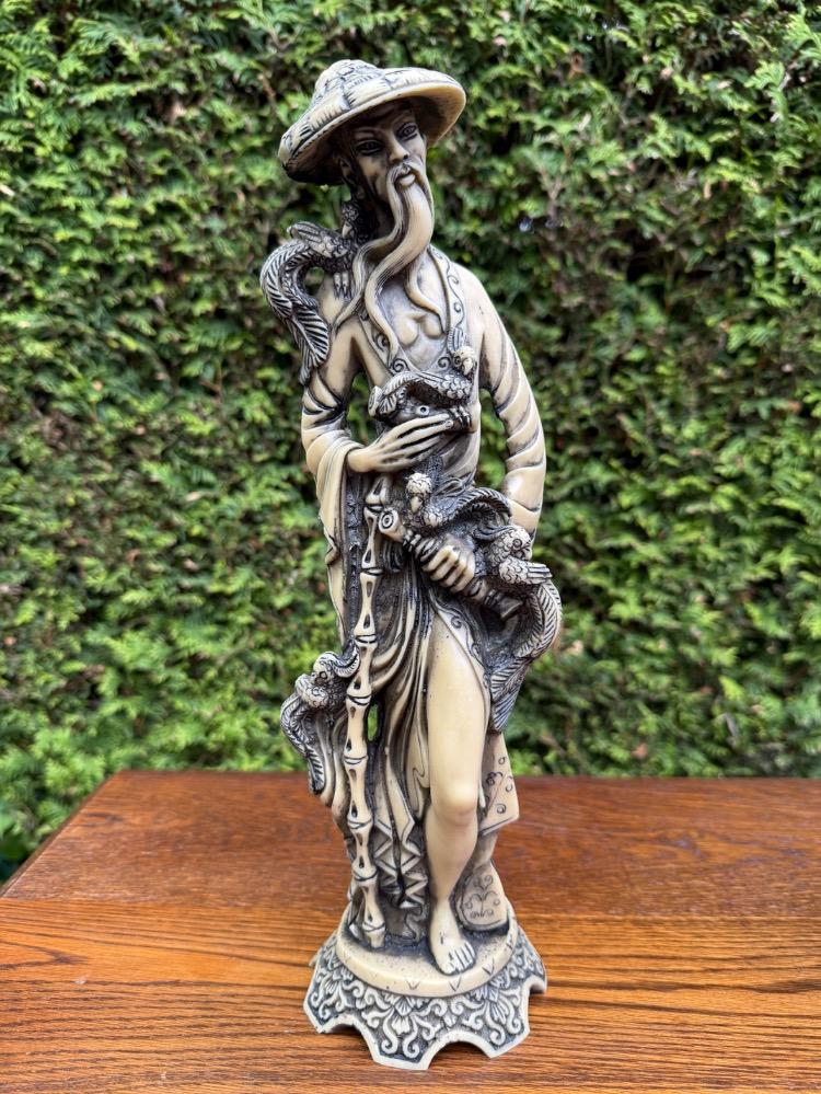 Pair of statues