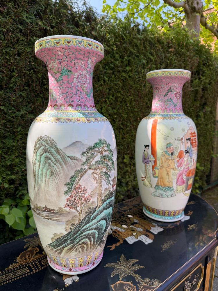 Pair of vases 